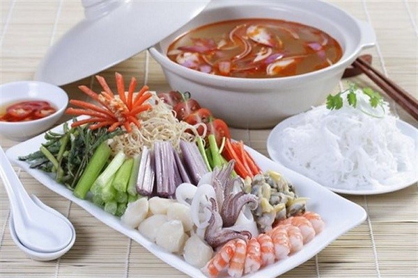 Lẩu hải sản chua cay - 100 món ăn Việt